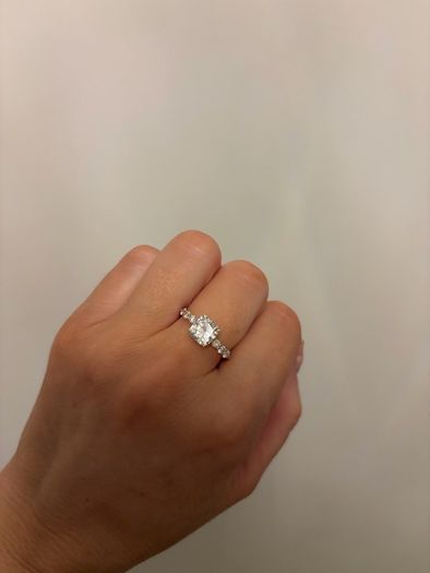 2ct Diamond cushion ring, 14kt gold