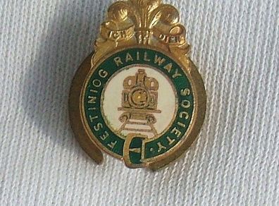 FFESTINIOG RAILWAY SOCIETY (Snowdonia National Park, Wales) - a vintage membership badge (1950's)