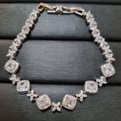 Cystal bracelet size M-L