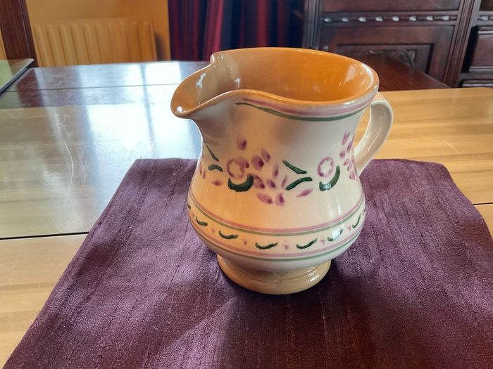 Nicholas Mosse   Further Reduced. lavender creamer  from Washington  Creek USA . 4 inches in height