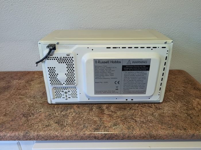 Cream Russell Hobbs 700W Microwave
