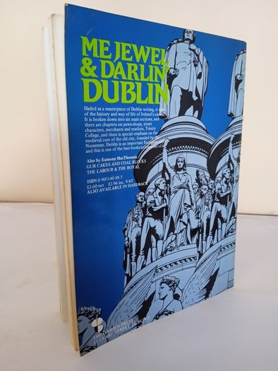Me Jewel and Darlin' Dublin by Eamonn MacThomais. Illustrated by Michael O'Brien (HQ859)