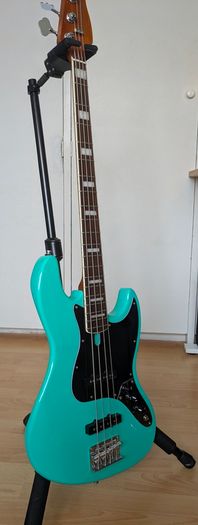 Sire Jazz Bass + Accessories