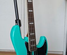 Sire Jazz Bass + Accessories