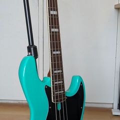 Sire Jazz Bass + Accessories