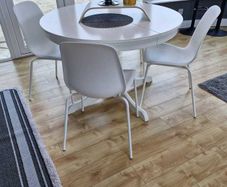 White round table and 4 chairs