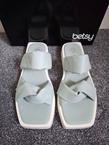 Brand new Betsy sliders