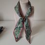 Green leopard print neck scarf with ring Image 3