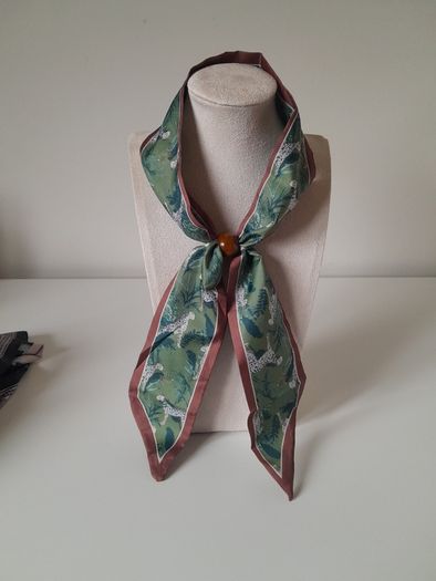 Green leopard print neck scarf with ring