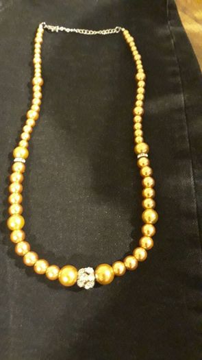 stunning vintage necklace.
