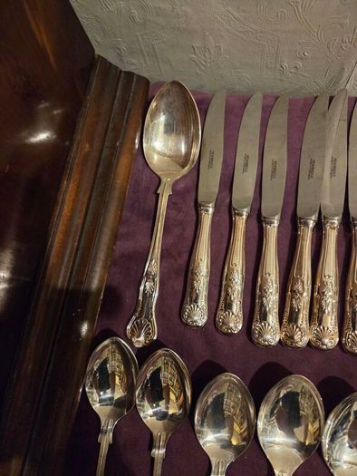 Newbridge Silverware 31 Piece Kings Pattern Set