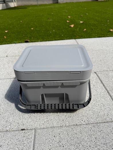 Rubbish & compost bins