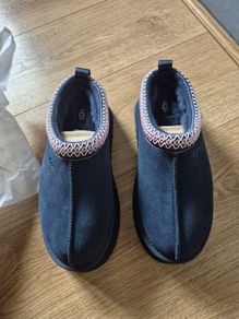 Ugg tazz II new with box dark indigo