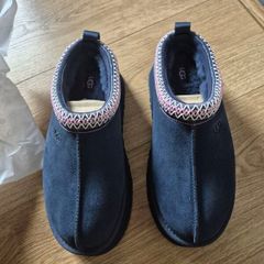 Ugg tazz II new with box dark indigo