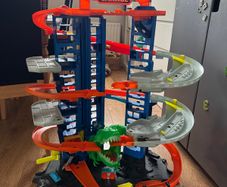 Hot wheels Ultimate Garage and Mega Garage