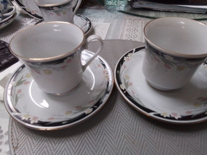 China Cups & Saucers