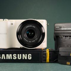 Samsung NX2000 with Samsung 16mm f/2.4 Wide Lens