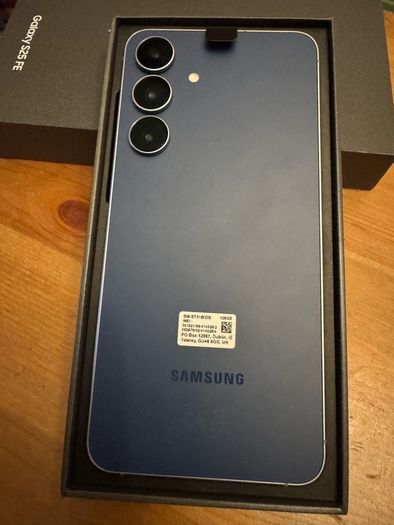 Samsung Galaxy S25 FE (as new in box, 5 years CEX warranty)