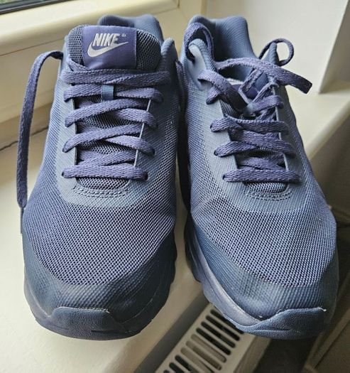 Nike  Air Max Invigor Mens Trainers Size 9UK