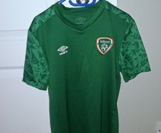 Official Umbro Ireland training top (Large kids size)