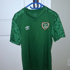 Official Umbro Ireland training top (Large kids size)