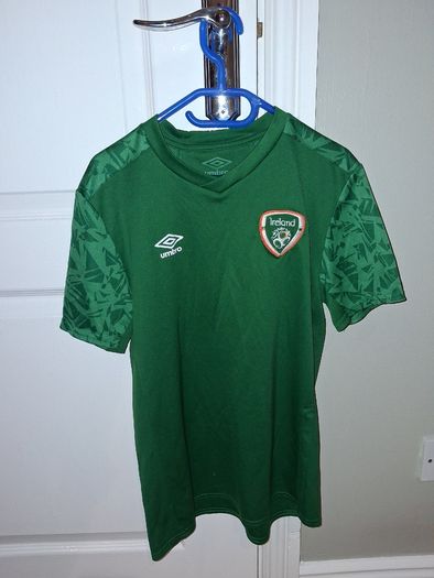 Official Umbro Ireland training top (Large kids size)