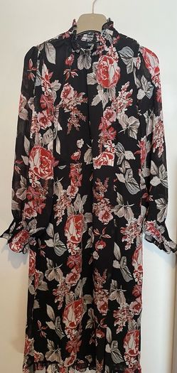 Boohoo black floral dress size 16 New without tags
