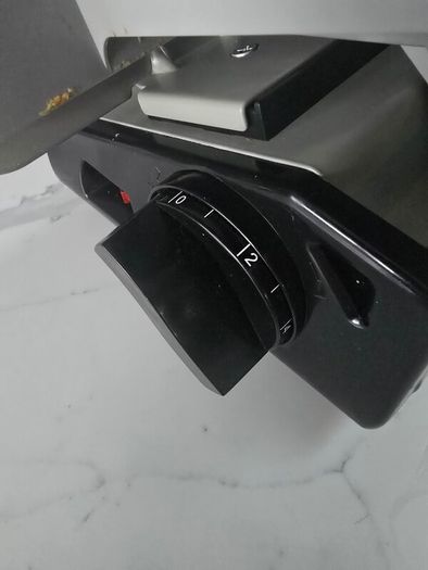 Electric meat slicer