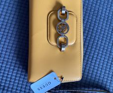 GUESS Hensely Wallet Clutch  New