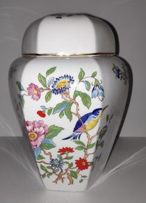 Aynsley Pembroke pattern Large Hexagonal Ginger Jar with lid
