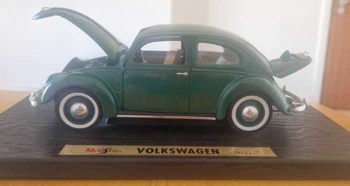 Maisto Volkswagen 1951 1:18 Green Diecast Model