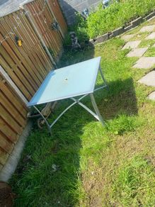 garden table and 4 recliner chairs