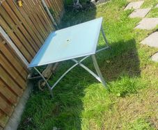 garden table and 4 recliner chairs