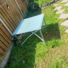 garden table and 4 recliner chairs