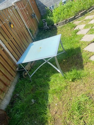garden table and 4 recliner chairs
