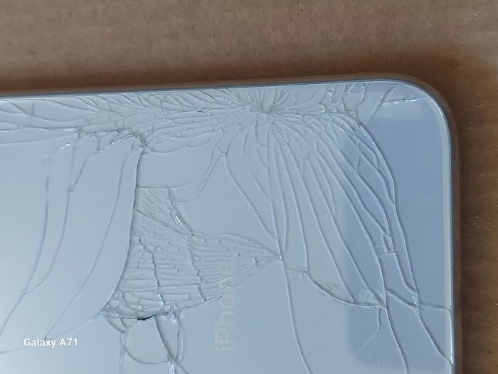 6 Mobile Phones for parts or repair, not powering on
