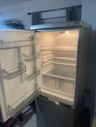 freestanding fridge-freezer