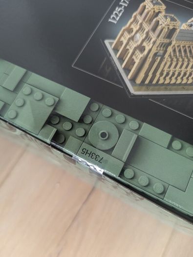 Lego Notre Dame de Paris 21061