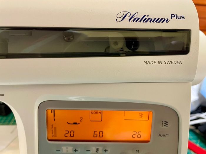 Huskvarna Viking Platinum Plus Sewing/Embroidery Machine - Serviced - Excellent condition - Large throat for those bigger projects