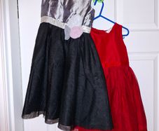 2 splendid occasion dresses for a little princess age 4-6 yo, like new