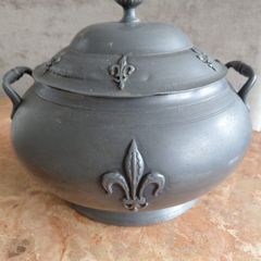 Antique French pewter Soup tureen with Fleurs de lys design 20cm