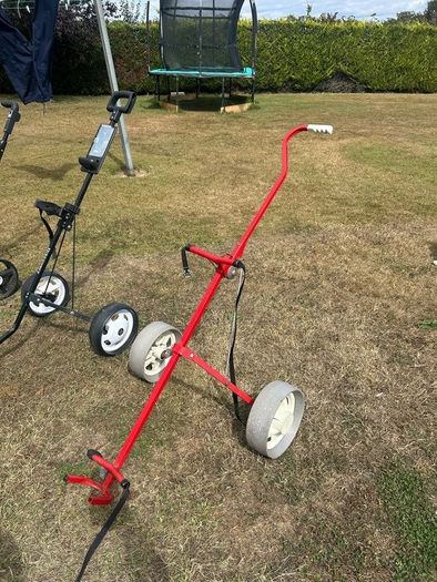 Electric golf trolley