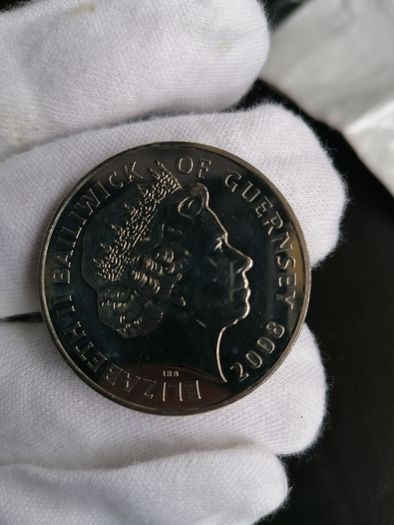2008 Guernsey Five Pounds Coin