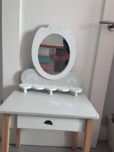kids make up table and Minnie Mouse Hoover