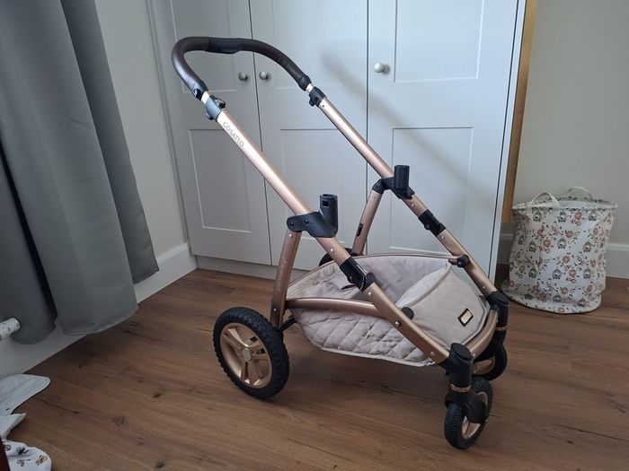 Cosatto Wow 2 Travel system - whisper