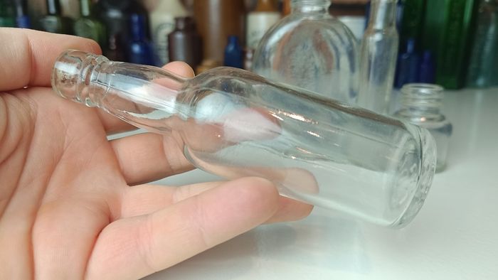 494 - Set of 6 Vintage Clear Glass Screw Cork Top Collectible Decorative Bottles and Jars
