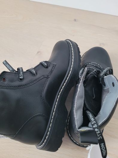 Girls black real leather boots. Size 34EUR/ 2UK. New