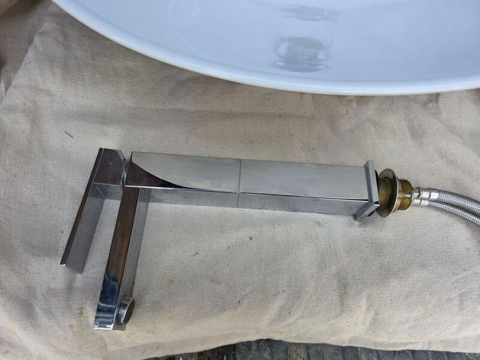 Countertop basin with countertop mounted tap