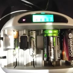 Energiser universal battery charger