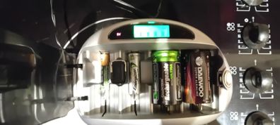 Energiser universal battery charger